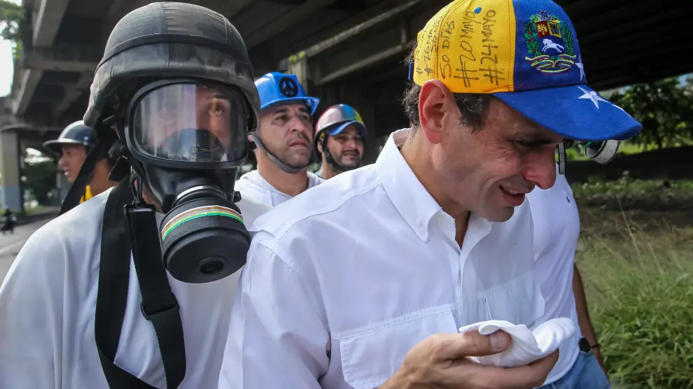 Capriles, tras la protesta este lunes.
