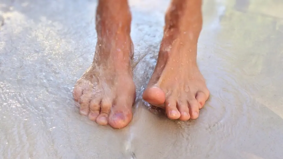 En esta época, los pies están en continuo contacto con el agua.