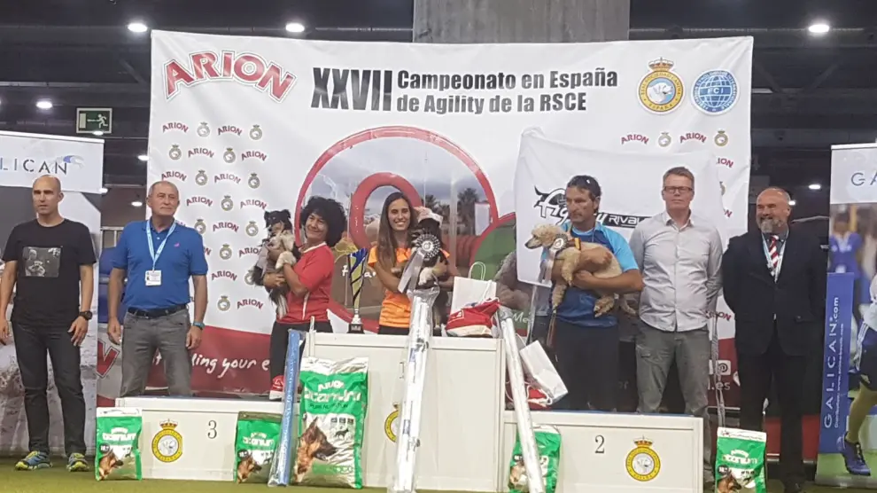 Carmen Briceño, con Narnia, primeras de la categoría Mini en el Campeonato de España de Agility