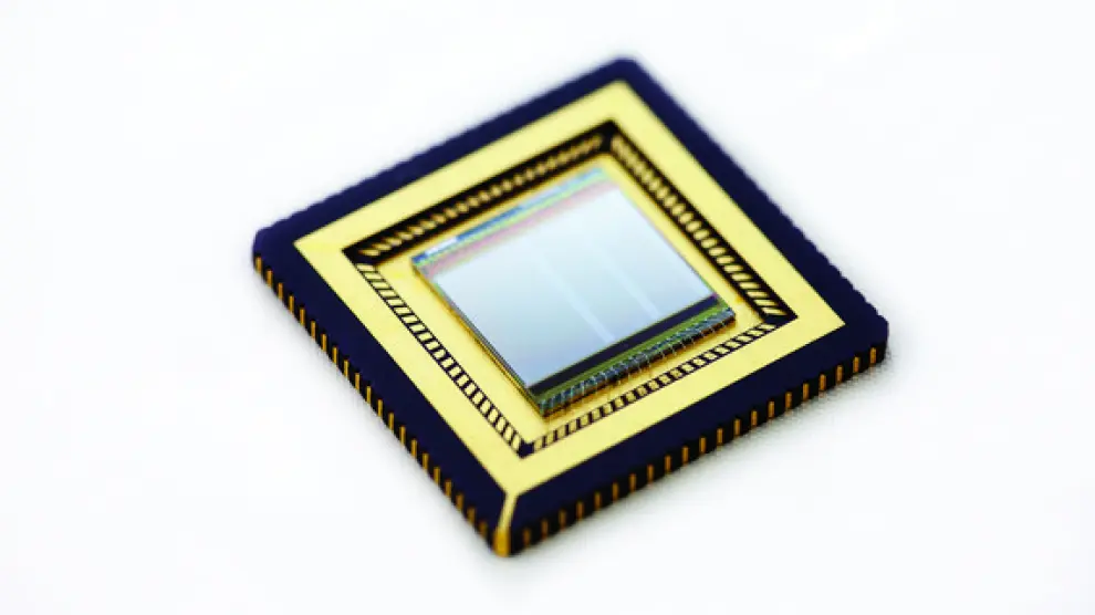 Sensor de grafeno y puntos cuánticos con tecnología CMOS para visión en el ultravioleta, visible e infrarrojo