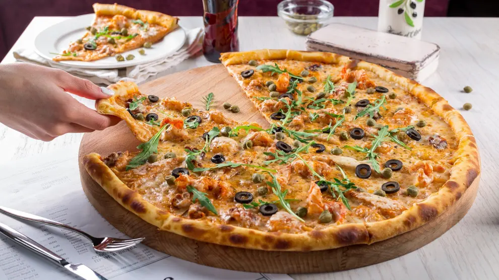 Casi nadie se puede resistir a un buen trozo de pizza.