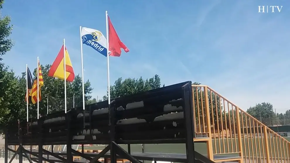 Quitan la bandera del campo municipal de fútbol Torre Ramona