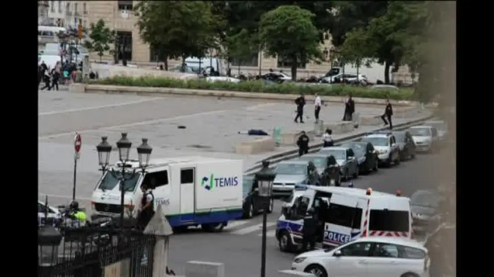 El ministro del Interior francés dice que el asaltante de Notre Dame era un estudiante argelino