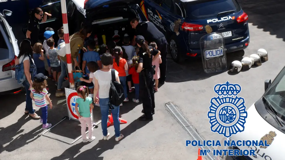 Los alumnos de infantil de la Purísima visitaron la comisaría.