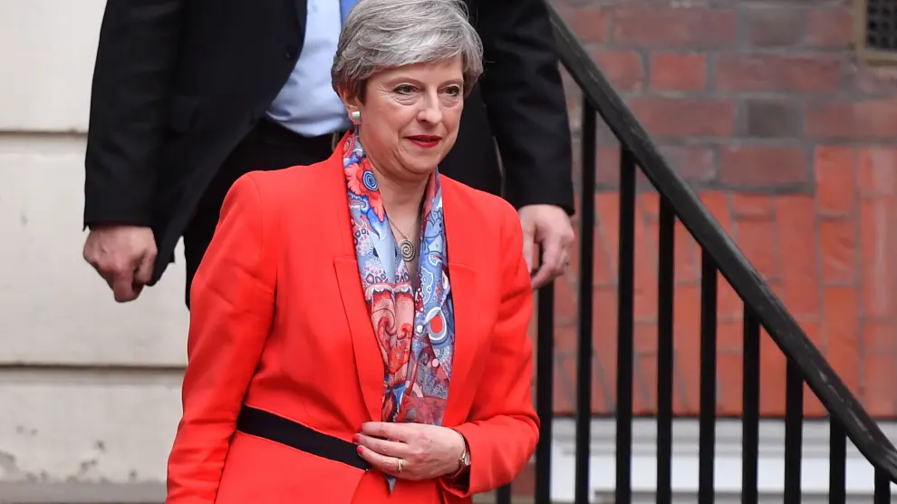 Theresa May dejó la sede del Partido conservador horas después del cierre de los colegios electorales.