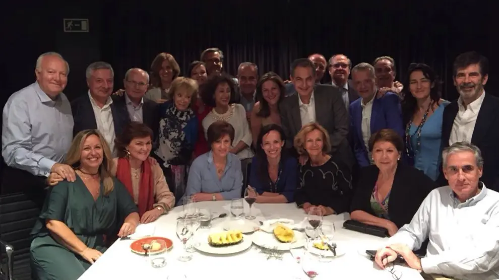 Cena organizada por el expresidente Zapatero con sus exministros en Madrid.