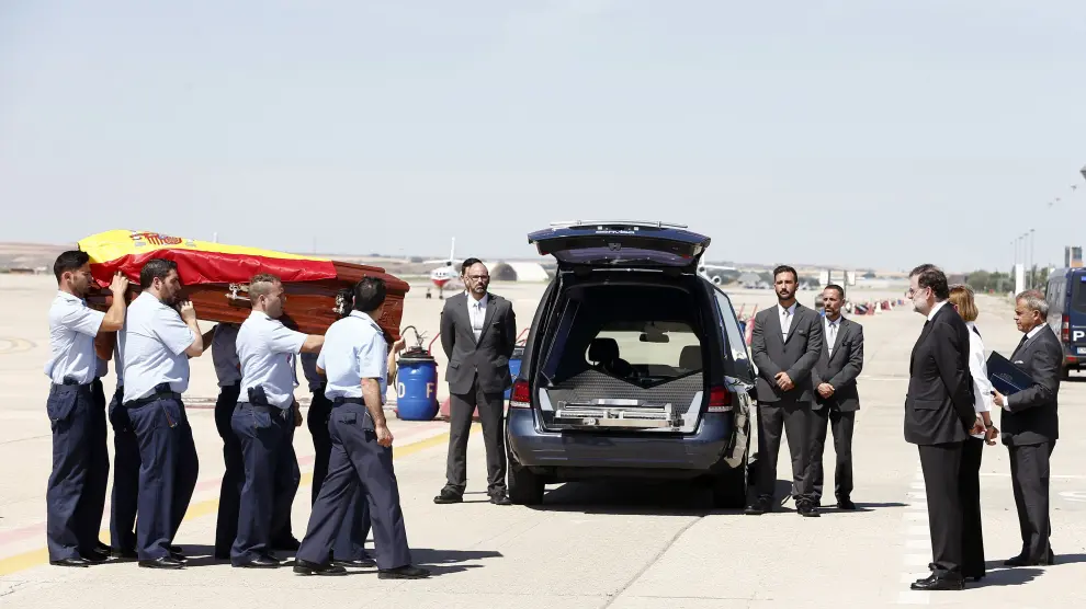 Llega el féretro con los restos de Ignacio Echeverría a Torrejón