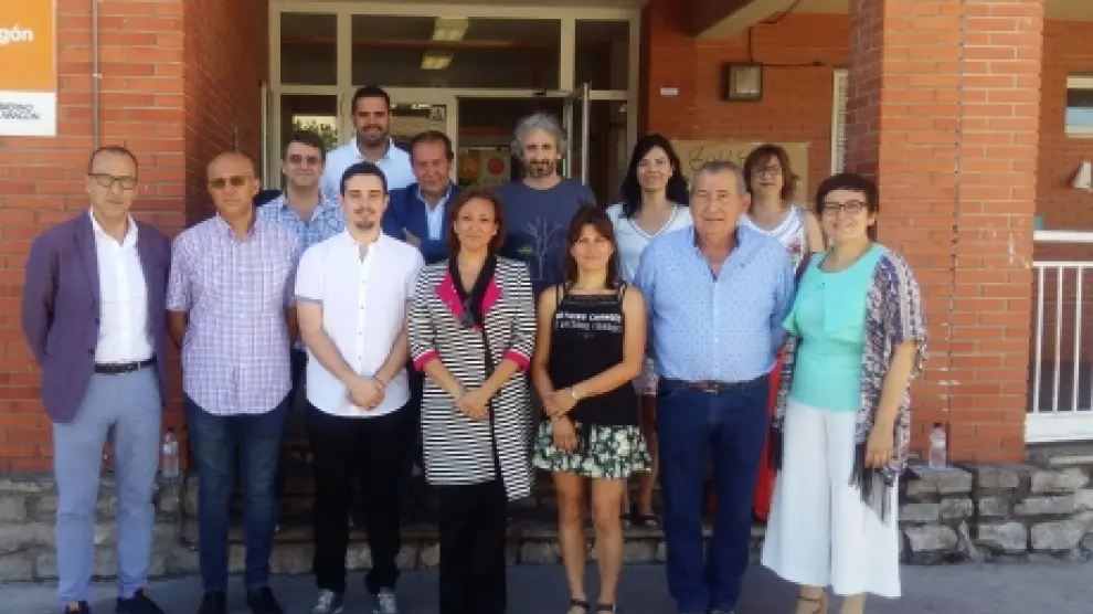 Mayte Pérez, ha visitado este martes los centros educativos de la localidad zaragozana de Bujaraloz.