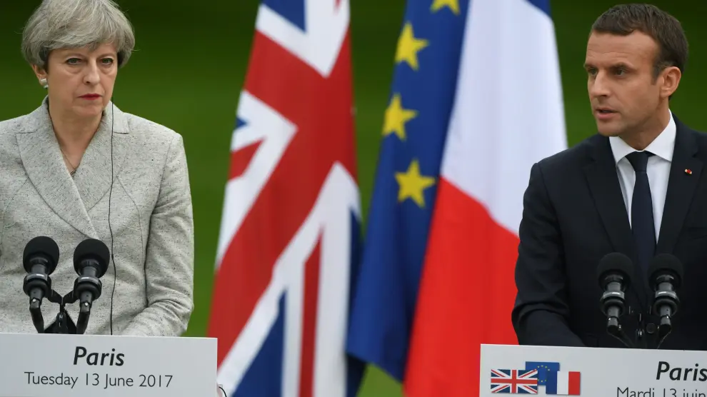 Emmanuel Macron y Theresa May, este martes en el Palacio del Elíseo.