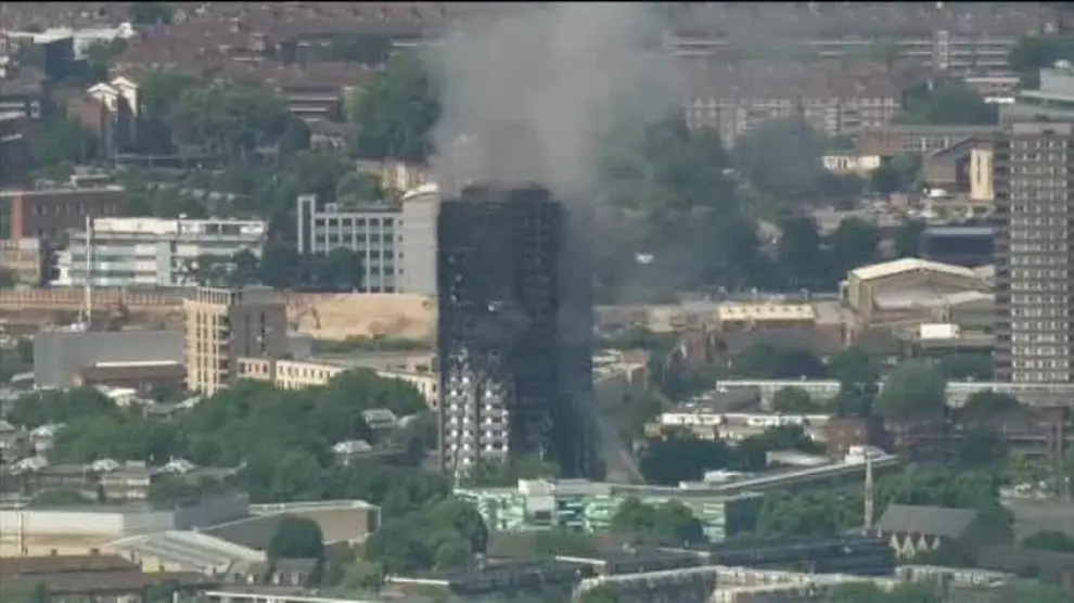 Al menos 6 muertos en el incendio de la torre Grenfell de Londres