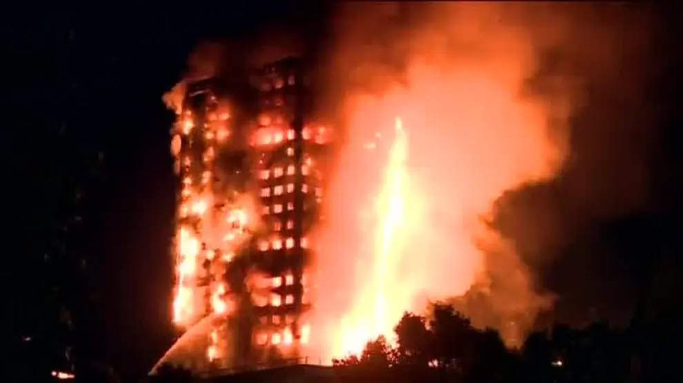 El incendio de la torre Grenfell deja ya 12 muertos y 70 heridos