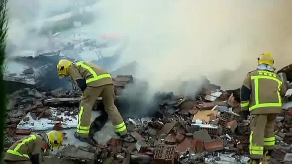 Fuerte explosión derrumba una vivienda unifamiliar en Collbató, Barcelona