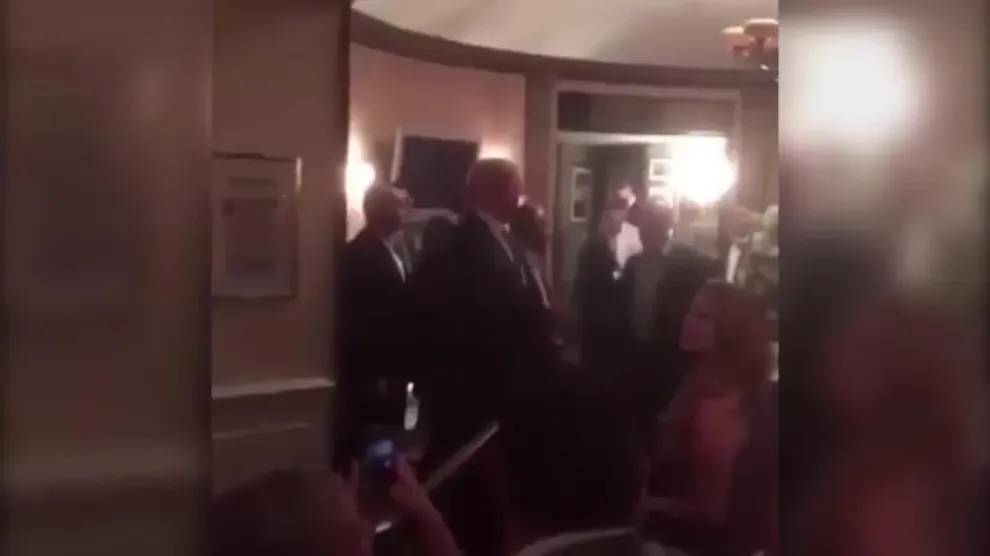 Trump se cuela en una boda