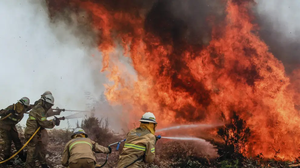 Portugal lucha por controlar el incendio más mortífero de su historia.