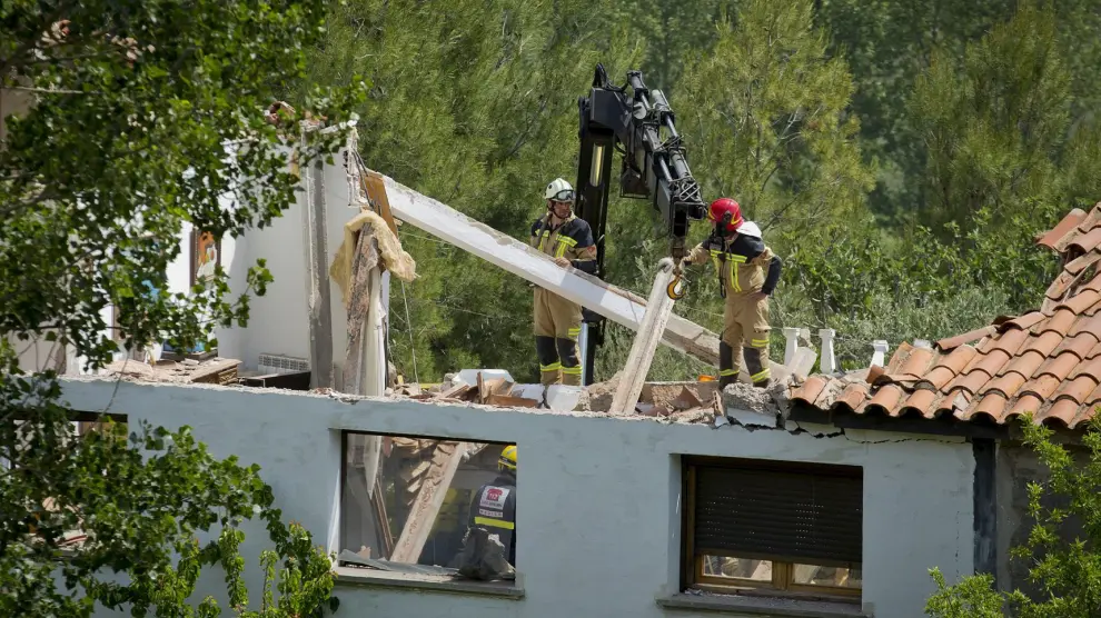 Hasta 17 bomberos profesionales intervinieron en el derrumbe de Nuévalos el pasado 9 de junio.