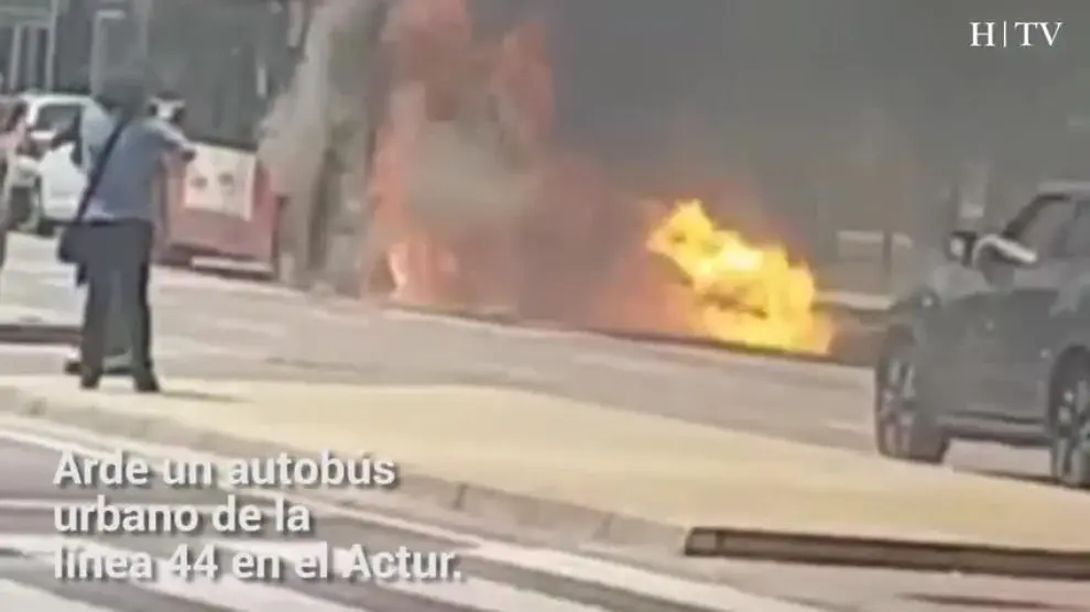 Arde un autobús urbano en el Actur