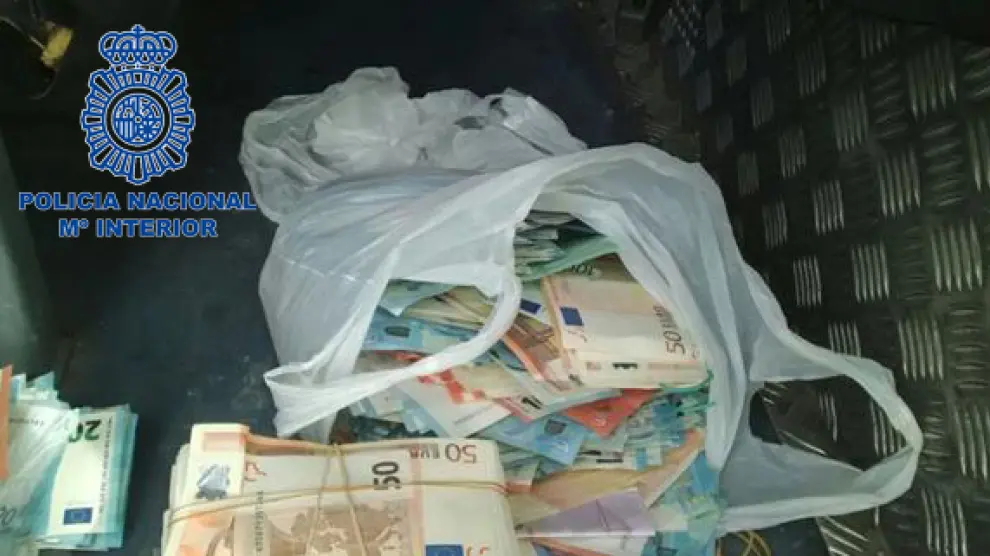 Dinero encontrado por la Policía Nacional en una operación contra una banda que blanqueaba dinero en Zaragoza.