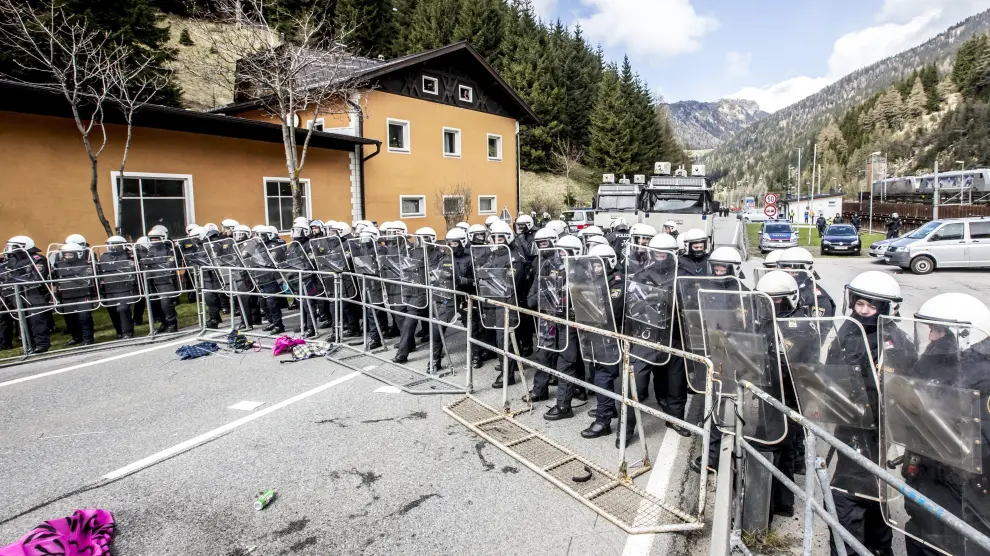 Foto de archivo de la policía austriaca en la frontera con Italia
