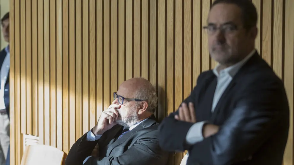 Carlos Esco, sentado, y Agapito Iglesias, en la Audiencia Provincial en septiembre de 2015.