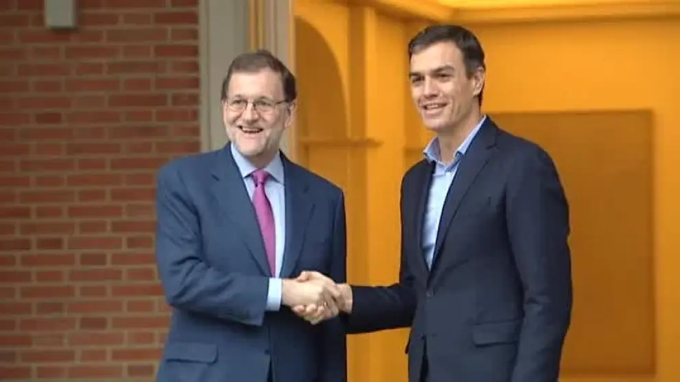 Distendido encuentro entre Rajoy y Sánchez en La Moncloa