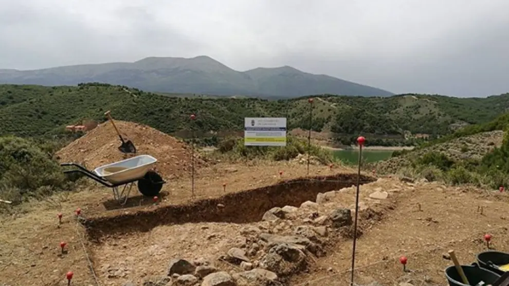 Excavaciones arqueológicas en Los Fayos.