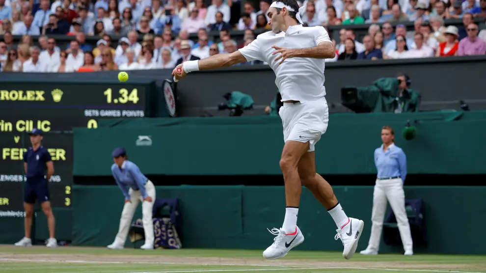 Federer aplasta a Cilic y se corona en Wimbledon por octava vez.