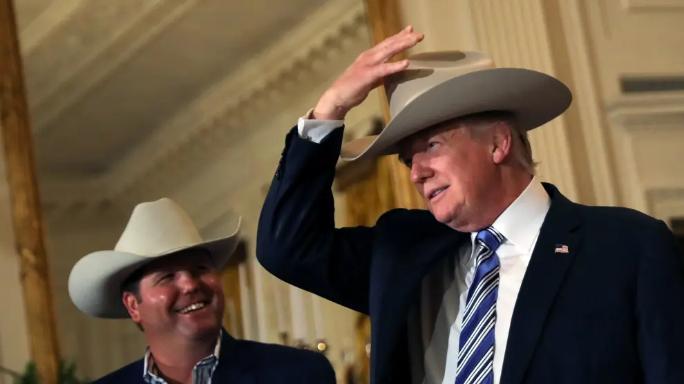 Trump con un sombrero 'made in America'