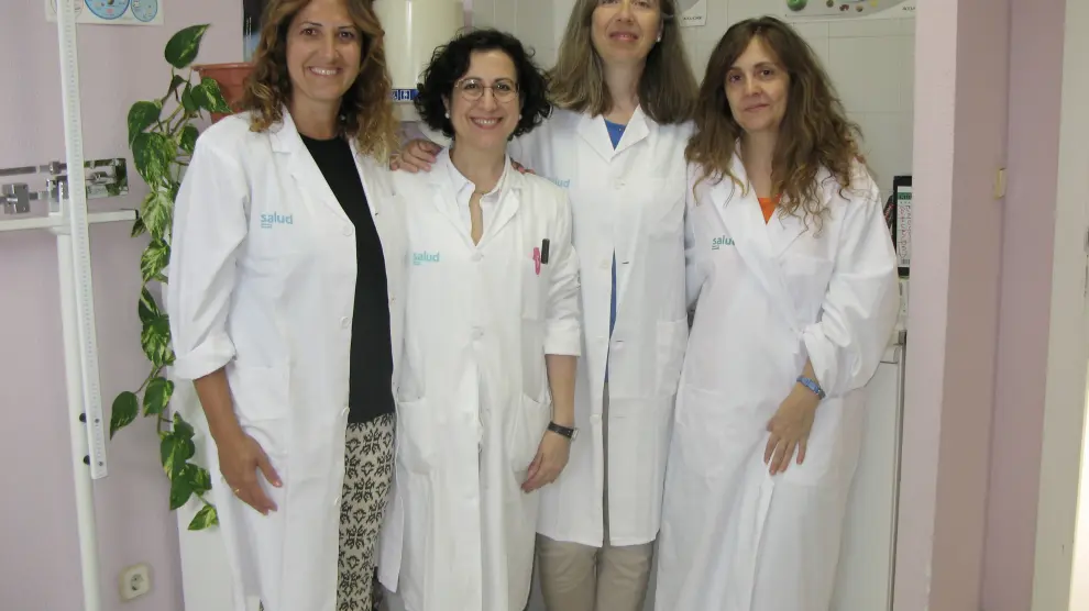 Luisa Lozano (la segunda por la izquierda), con algunas de las compañeras del estudio.