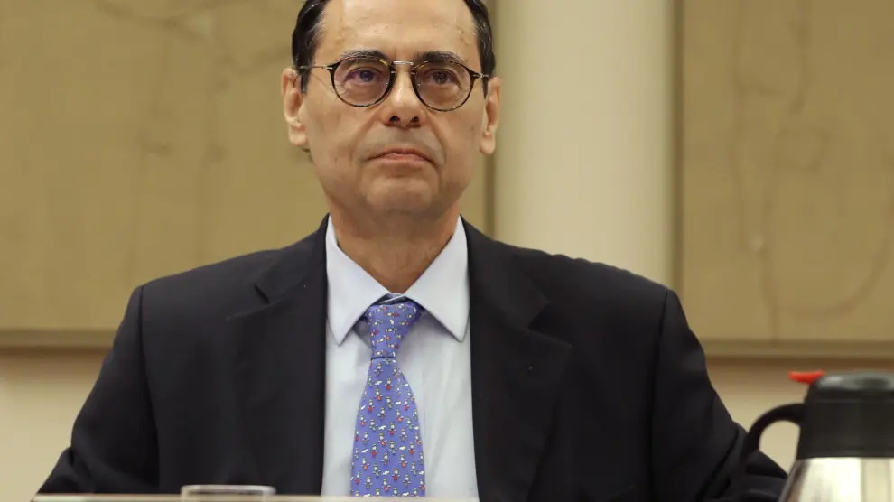 El exgobernador del Banco de España Jaime Caruana en la comisión del Congreso que investiga el origen de la crisis financiera y el rescate bancario.