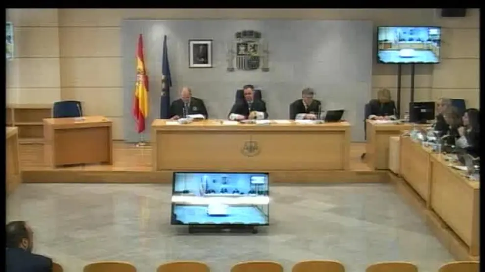 Rajoy, a la derecha del tribunal