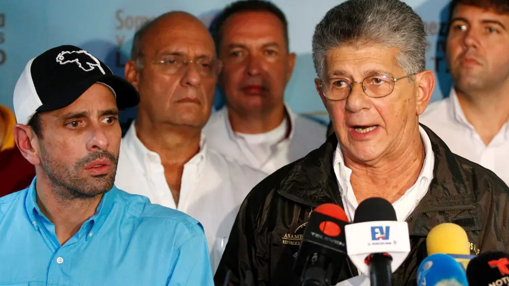 El gobernador del estado venezolano de Miranda, Henrique Capriles Radonski, y el diputado a la Asamblea Nacional, Henry Ramos Allup.