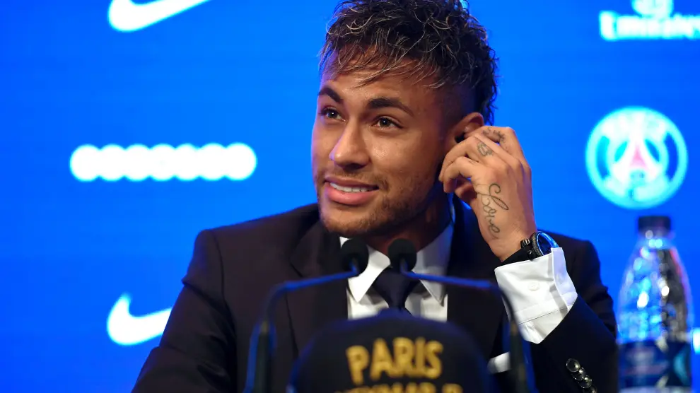 Neymar, durante su presentación como jugador del PSG.