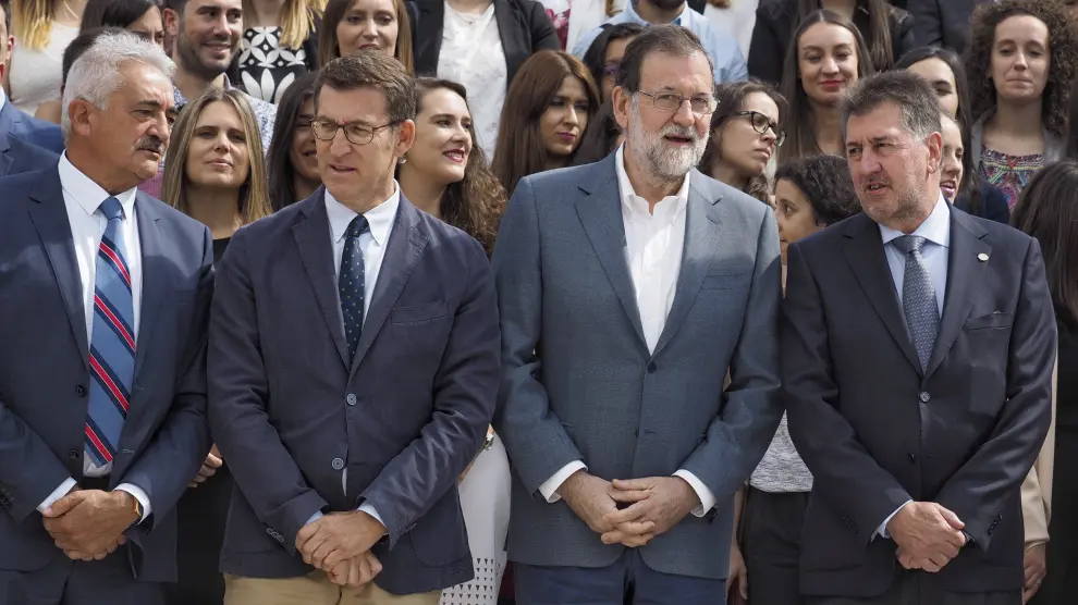Rajoy asegura que el AVE llegará con "la mayor celeridad" a Galicia y País Vasco