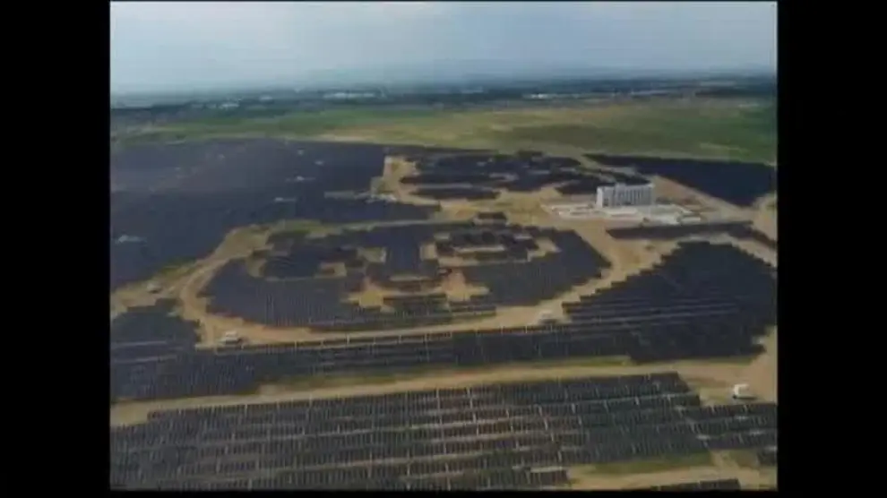China inaugura una granja solar en forma de osos panda