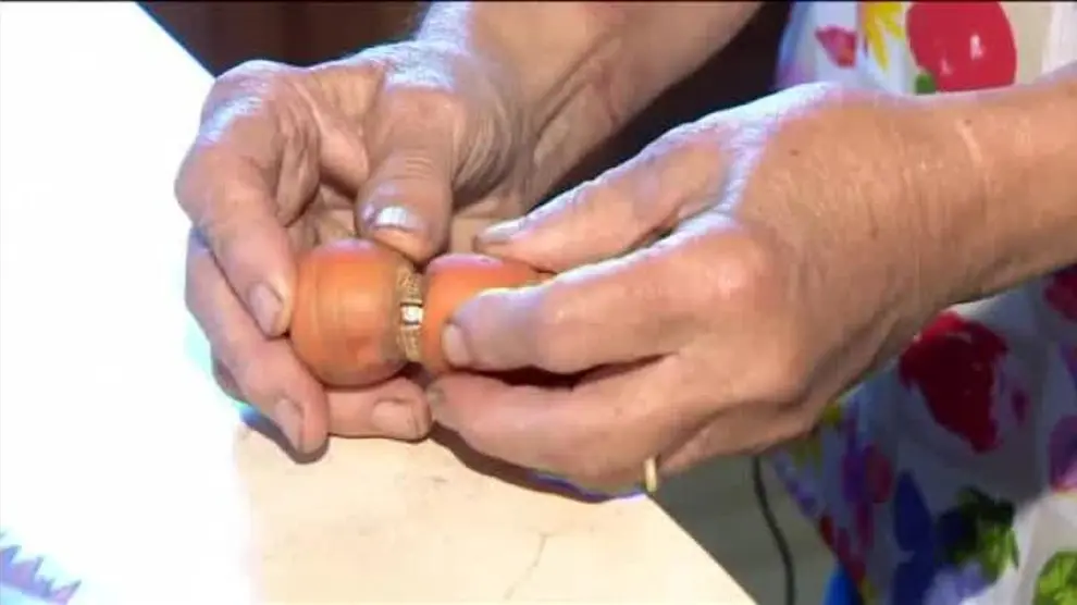 Una zanahoria le devuelve su anillo de compromiso 13 años después