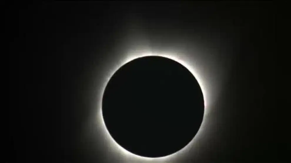 Millones de personas observan el eclipse solar total en Estados Unidos