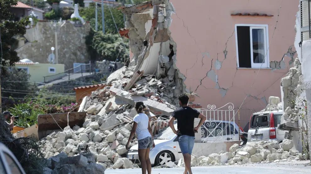 Vista de los daños causados tras el terremoto en la isla de Ischia en Italia.