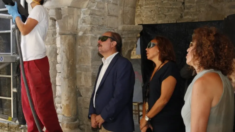El presidente del Gobierno aragonés, Javier Lambán, y  la consejera de Cultura, Mayte Pérez, han visitado las obras.