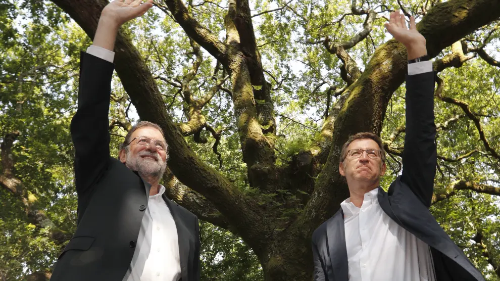 Rajoy y Feijóo saludan en Cerdedo-Cotobade