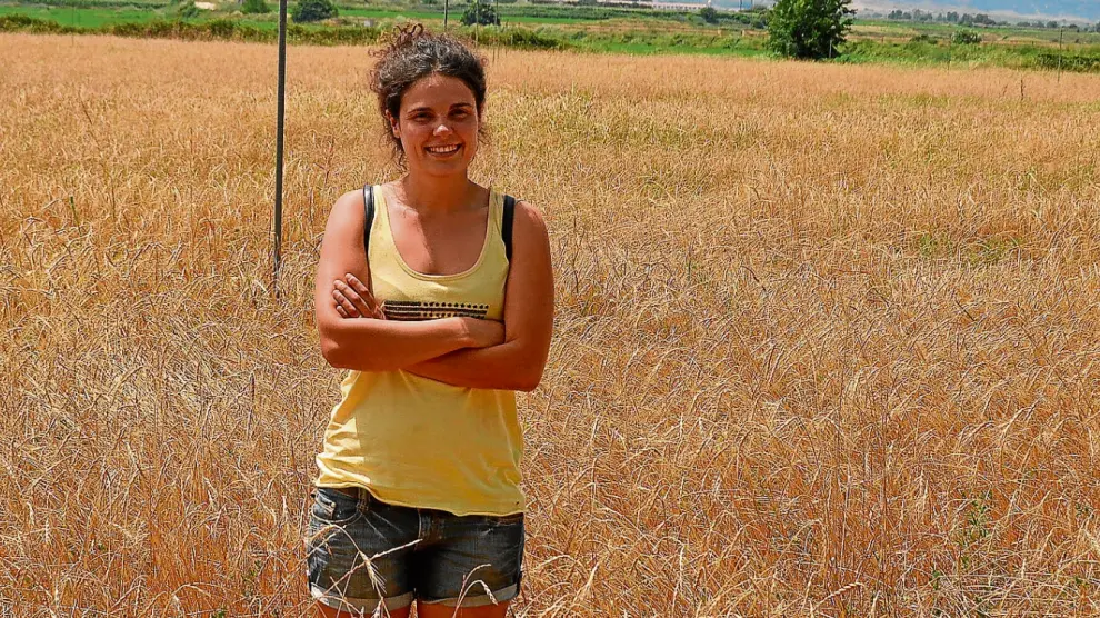 Lucía Palacín, junto a su familia, realiza los cultivos de espelta en campos con periodo de barbecho donde pasta su ganado.