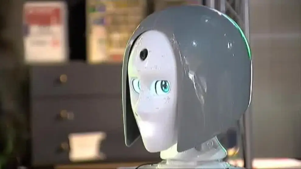Ada, el primer robot humanoide de España trabaja como guía en el Museo Elder