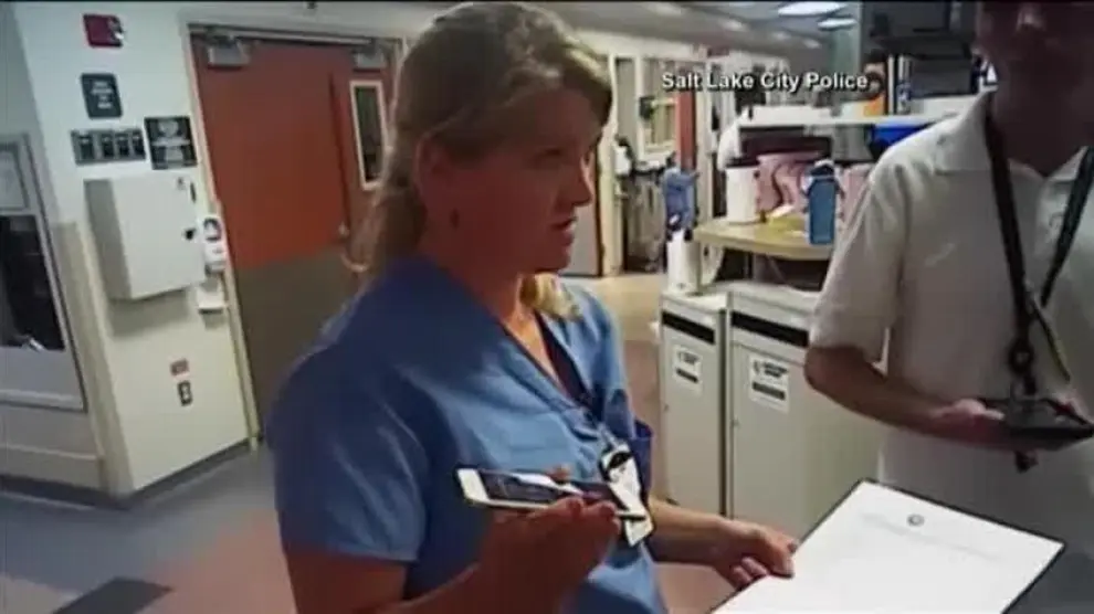 La Policía arresta a una enfermera por negarse a entregar una muestra de sangre