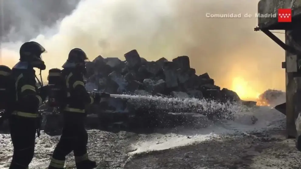 Incendio en Fuenlabrada obliga a evacuar la zona por toxicidad
