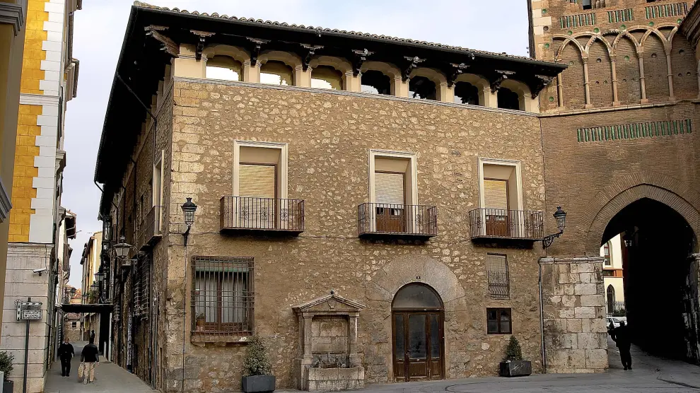 Casa del Deán, junto a la catedral, típico palacio renacentista aragonés en Teruel.
