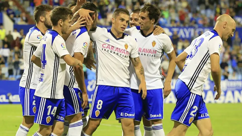 Los jugadores del Real Zaragoza celebran un gol ante el Granada en la anterior eliminatoria de la Copa del Rey.
