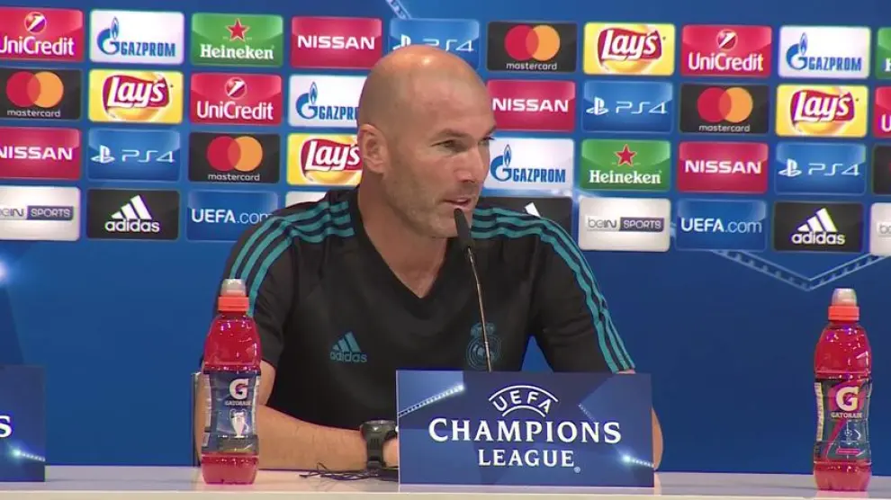Zidane dice que se van "a apañar" con Benzema y Mayoral