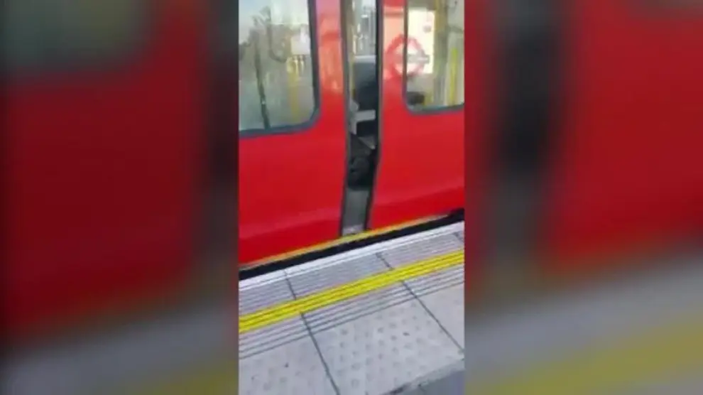 La Policía investiga como un acto terrorista la explosión en el metro de Londres