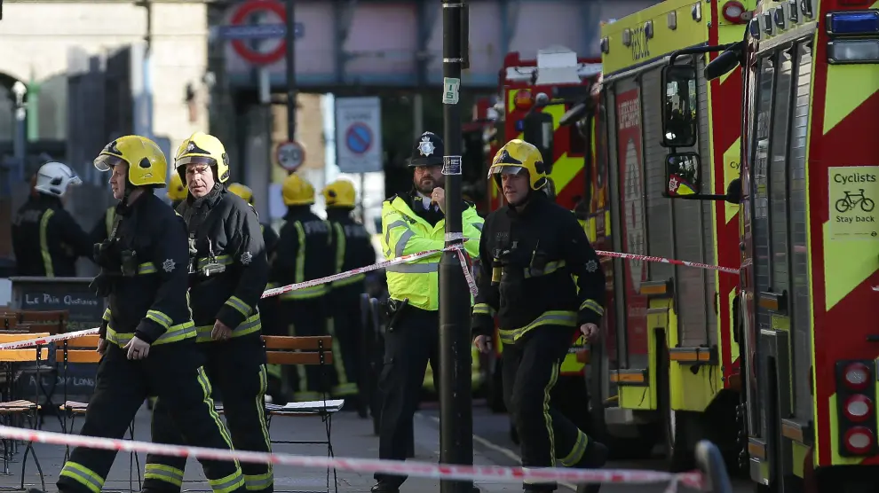 Varios pasajeros del metro de Londres sufren quemaduras por una explosión
