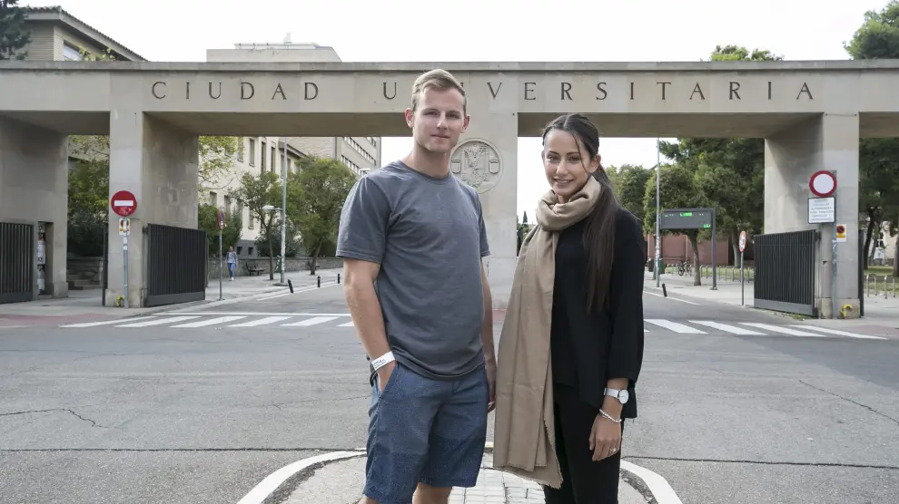 Tyler Pearson y Clara Pires, alumnos extranjeros, estudiarán diez meses en Zaragoza