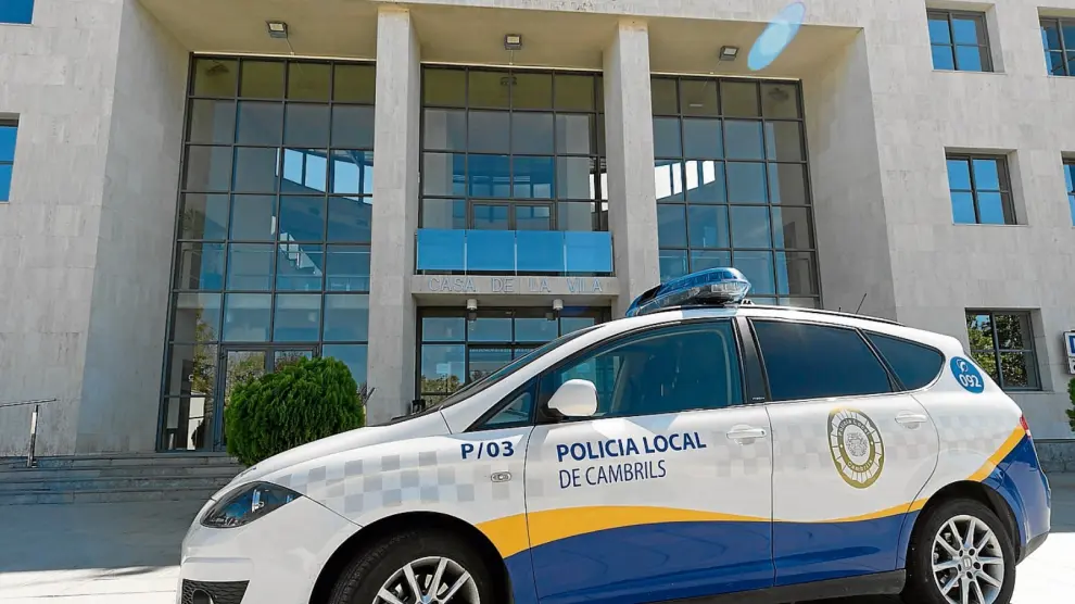 La comisaría de la Policía Local de Cambrils se ubica en el mismo edificio del Ayuntamiento.